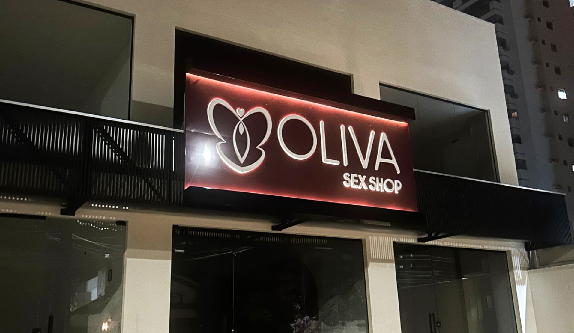Fachada Oliva iluminada